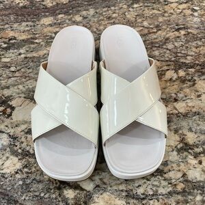 NWT UGG White Patent Emily Sandals